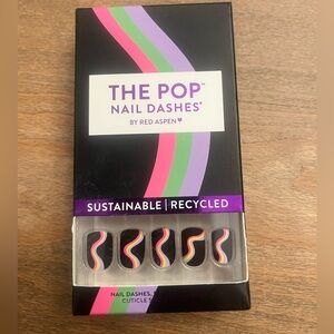 Red Aspen The Pop nail dashes in Space Cadet, Zoey